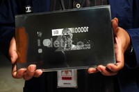 ahap pertama untuk menghasilkan mata uang jenis baru diperlukan sebuah plat desain.