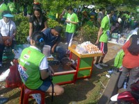 Sekalian ada di Monas, habis lari ya langsung sarapan kerak telor ya? :D