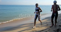 Di sesi lari, para peserta akan lebih dulu berlari di pinggir pantai sebelum memasuki trek. Jarak yang ditempuh di sesi lari ini adalah 10 kilometer (Olympic Distance) dan 5 kilometer (Sprint Distance).