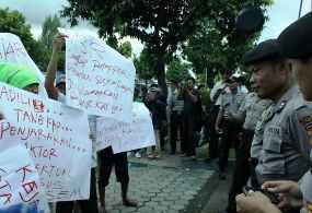 Kantor Kejari Situbondo Didesak Kasus Korupsi P2SEM Dituntaskan