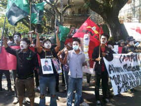 Kedatangan Boediono Disambut Demo Mahasiswa