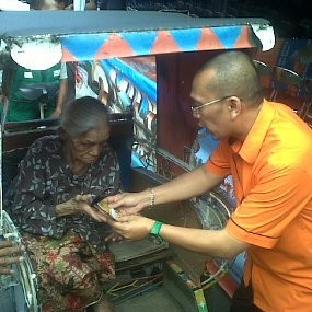 Kisah Lansia Sakit yang Tumpangi Becak Demi Kecipratan Balsem