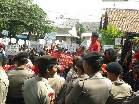 Ini Curhat Penjaga Loket Kereta Api: Anak dan Istri Saya Tak Boleh Sakit