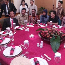 Jokowi Jamu 18 Warga Waduk Pluit Makan Siang di Balai Kota