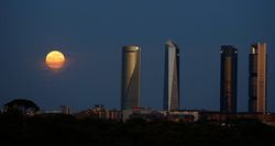 Kecantikan Supermoon dari Pelosok Dunia