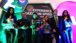 Penyerahan BlackBerry Q10 Indosat-XL Axiata