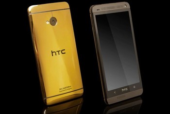     Ada tiga HTC One berlapis emas 24 karat yang dibuat Goldgenie. Versi pertama atau yang paling murah dihargai USD 2.900, sedangkan yang versi rose gold dibanderol USD 3.082. Sementara yang paling mahal adalah versi platinum dengan harga USD 3.200.