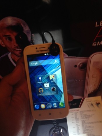     A706 masih kategori low end dengan prosesor quad core 1 GHz, RAM 1 GB dan layar IPS 4,5 inch.