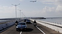 Rombongan Presiden SBY melakukan uji coba tol di atas laut pertama di Indonesia sepanjang 12 km. Abror Rizki/setpres