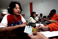 Antusias warga terhadap program Bantuan Langsung Sementara Masyarakat (BLSM) tampaknya amat tinggi.