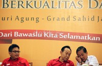 Tampak (kiri ke kanan) Wasekjen PDIP Hasto Kristianto, Ketua DPP PKPI Budi Santoso dan Ketum Partai Gerindra Suhardi.