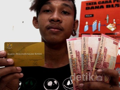 Warga Terima Dana BLSM Langsung 2 Bulan