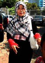Istri Luthfi Lusi Tiarani Datangi KPK