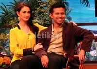 Arumi Bachsin dan Emil Dardak ditemui saat mengisi acara @Show_Imah di Gedung Trans TV, Jl Kapten Tendean, Jakarta Selatan, Senin (24/6/2013). Desi/detikHOT.