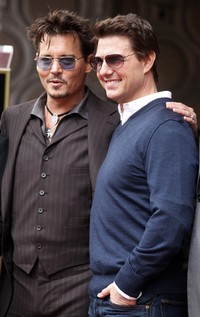 Pada (24/6/2013) Johnny Depp dan Tom Cruise hadir untuk memberikan dukungannya pada Jerry Bruckheimer. REUTERS/Fred Prouser.