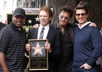Bintang 'Bad Boys 2', Martin Lawrence ikut bergabung dan befoto bersama. REUTERS/Fred Prouser.