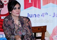 Lirikan Wulan Guritno.