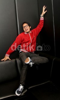 Pose kocak suami Natasha Rizki. Gus Mun/detikHOT.