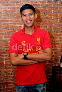 Nino mengaku selalu menyempatkan untuk menggelar nobar (nonton bareng) pertandingan Liverpool bersama keluarganya di rumah. Gus Mun/detikHOT.