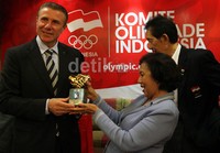 Dalam kunjungannya mantan Juara Dunia Lompat Galah, Sergei Bubka diterima oleh Ketua Umum KOI Rita Subowo beserta jajarannya.