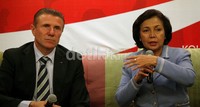 Sergei Bubka dan Rita Subowo menggelar jumpa pers.