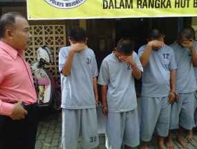 Bergaya Hidup Mewah, 2 Pelajar Nekat Jadi Bandar Pil Koplo