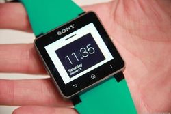 Jam Tangan Pintar Sony SmartWatch 2