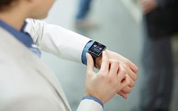 Jam Tangan Pintar Sony SmartWatch 2