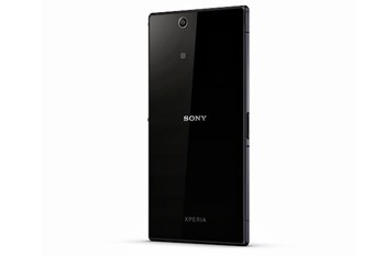 Sony hanya membekalinya dengan kemampuan 8 MP (belakang) dan 2 MP (depan). Terlebih, Sony bahkan meniadakan flash LED. (kredit foto: ibnlive)