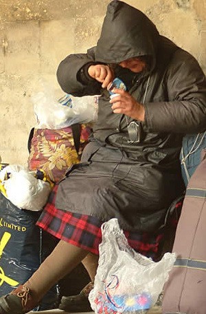 Jadi Gelandangan & 4 Paket Wisata Paling Aneh Saat Ini