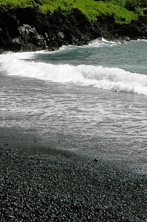 7 Pantai Paling Berwarna-warni di Dunia