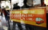 Dengan keputusan ini, tarif Bus Transjakarta tetap Rp. 3.500.  Grandyos Zafna/detik foto