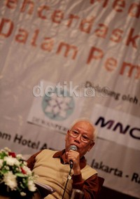 Ketua Dewan Pers Bagir Manan menjadi salah satu pembicara dalam diskusi 'Peran Media Televisi Mencerdaskan Pemilih di Pemilu 2014'