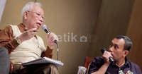 Diskusi ini juga menghadirkan pula Ketua KPU Husni Kamil Manik, Mahfud MD, sejumlah caleg dan praktisi periklanan.