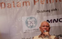 Dalam paparannya, Bagir Manan menyatakan media televisi dan pers harus memunculkan capres alternatif sebagai pilihan yang masuk akal.