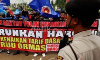 Para pendemo menolak kenaikan harga BBM.