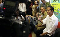 Dalam kingjungan itu, Jokowi turut didampingi Ketua DPRD DKI, Ferrial Sofyan.