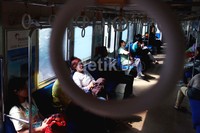 Penumpang berada dalam KRL Commuter Line di Stasiun Bogor, Jawa Barat, Selasa (25/6).