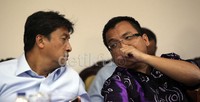 Wakil Menteri Hukum dan HAM, Denny Idrayana (kanan) hadir dalam rapat tersebut.