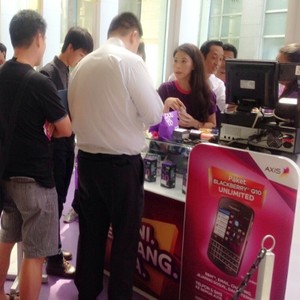 Stok Awal BlackBerry Q10 Axis Terjual Habis