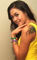 Alia Sachi, Vokalis Band yang Menggoda