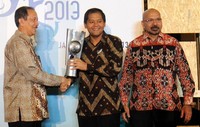 Adapun tim penilai IGA 2013 berasal dari kalangan ahli lingkungan diantaranya yakni, Prof  Surna Tjahja Djajadiningrat selaku Ketua Dewan Kehormatan Proper KLH, La Tofi selaku Chairman The La Tofi School of CSR, Hadi Daryanto selaku sekertaris Jendral Kementerian Kehutanan, Arrayanto Sagala selaku Kepala Pengkajian  Kebijakan Mutu Kementerian Perindustrian. (IGA).