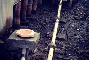 Jamban Melayang di Tanjungpinang, Siapa Mau Coba?