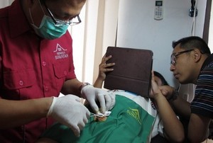Dikhitan Sambil Bermain iPad, Kenapa Tidak?