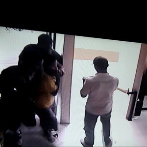 Aksi Kawanan Rampok di Rumah Mewah Terekam CCTV