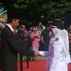 Jokowi Lantik 415 Pejabat Hasil Lelang Jabatan 2013 di Halaman Balaikota DKI