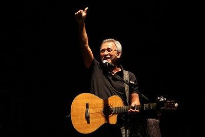 Konser Mini Raya Iwan Fals di Rolling Stone