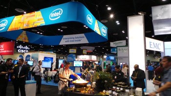Nama besar di dunia teknologi turut mengikuti pameran World of Solutions yang diadakan Cisco. Termasuk Intel.