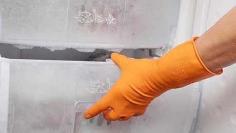 Tak Rela Berpisah, Wanita Ini Simpan Mayat Ibunya di Kulkas