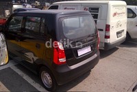3 mobil itu sudah menggunakan pelat nomor berwarna putih dan masing-masing logo di depan dan dibelakang ditutup selotip berwarna hitam.
